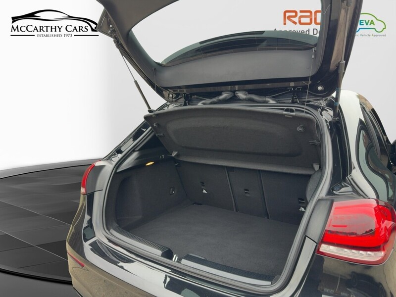 Mercedes-Benz A180 1.3 AMG LINE EDITION (EXECUTIVE) HATCHBACK 5DR PETROL 7G-DCT AUTO HEATED SEATS SAT NAV APPLE CARPLAY REAR CAM PARKING AIDS 1 OWNER 29000 MILES SH 72-74 Mitcham Road