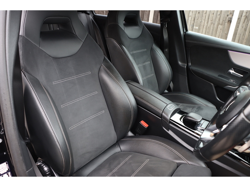 Mercedes-Benz A180 1.3 AMG LINE EDITION (EXECUTIVE) HATCHBACK 5DR PETROL 7G-DCT AUTO HEATED SEATS SAT NAV APPLE CARPLAY REAR CAM PARKING AIDS 1 OWNER 29000 MILES SH 72-74 Mitcham Road