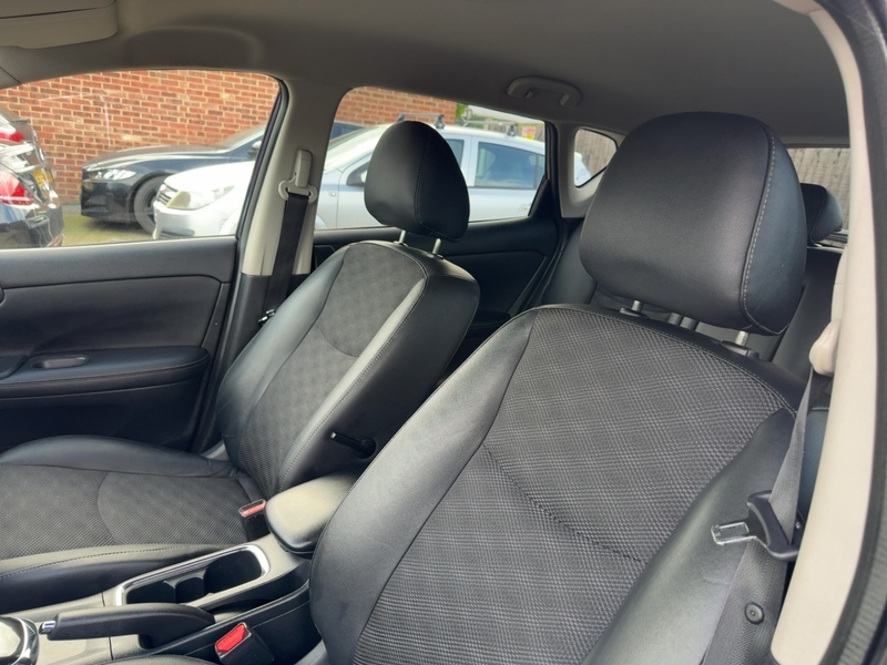 Nissan 1.2 DIG-T N-CONNECTA HATCHBACK 5DR PETROL XTRONIC AUTO SATNAV BLUETOOTH DAB RADIO SAME OWNER FOR 3 YEARS ONLY 27000 MILES SH £35 TO TAX NO ULEZ CHARGE 72-74 Mitcham Road