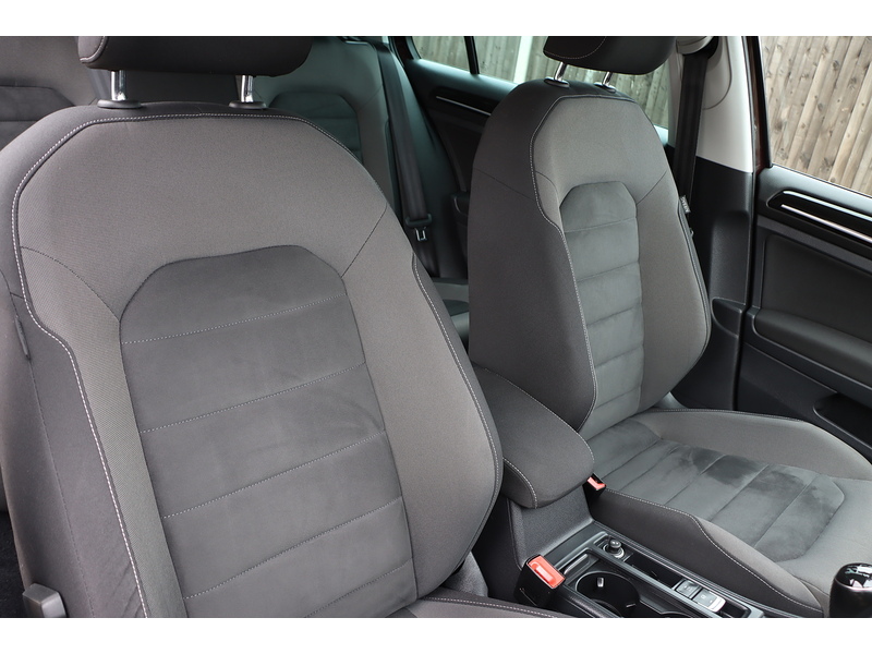 Volkswagen 1.5 TSI EVO GT HATCHBACK 5DR PETROL MANUAL SAT NAV BLUETOOTH DAB STEREO APPLE CARPLAY PARKING AIDS 2 OWNERS 78000 MILES FSH 8 SERVICES NO ULEZ CHARGE 72-74 Mitcham Road