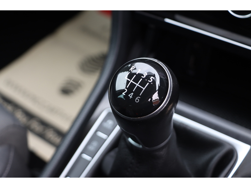 Volkswagen 1.5 TSI EVO GT HATCHBACK 5DR PETROL MANUAL SAT NAV BLUETOOTH DAB STEREO APPLE CARPLAY PARKING AIDS 2 OWNERS 78000 MILES FSH 8 SERVICES NO ULEZ CHARGE 72-74 Mitcham Road