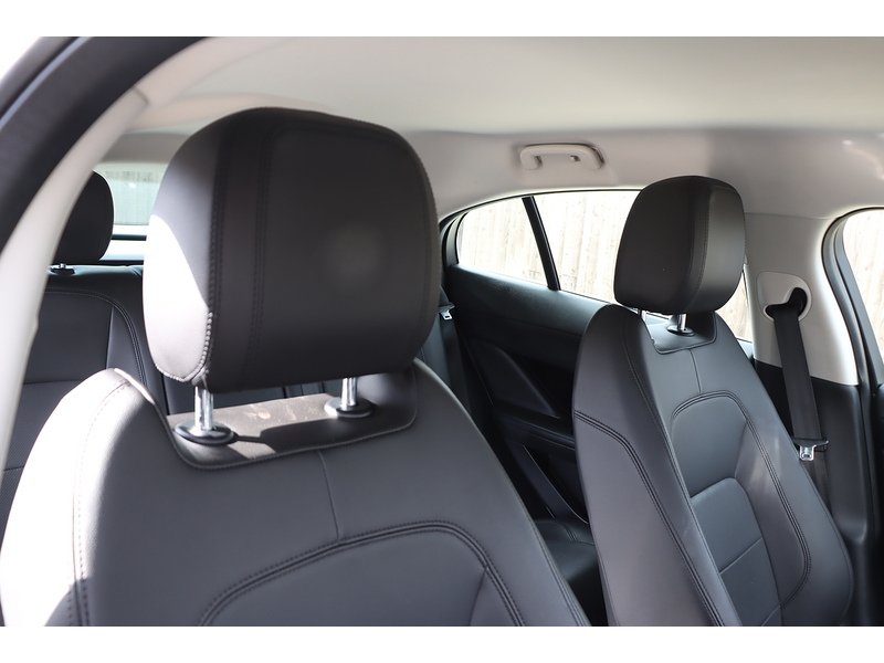 Jaguar 400 90KWH S SUV 5DR ELECTRIC 4WD AUTO SAT NAV BLUETOOTH DAB STEREO APPLE CARPLAY REAR CAMERA WITH PARKING AIDS ONLY 55000 MILES SH NO ULEZ CHARGE 72-74 Mitcham Road