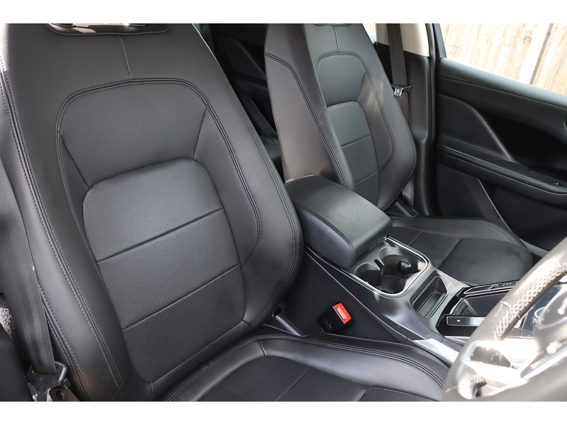 Jaguar 400 90KWH S SUV 5DR ELECTRIC 4WD AUTO SAT NAV BLUETOOTH DAB STEREO APPLE CARPLAY REAR CAMERA WITH PARKING AIDS ONLY 55000 MILES SH NO ULEZ CHARGE 72-74 Mitcham Road