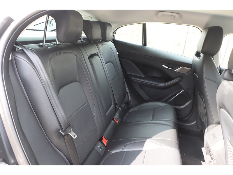 Jaguar 400 90KWH S SUV 5DR ELECTRIC 4WD AUTO SAT NAV BLUETOOTH DAB STEREO APPLE CARPLAY REAR CAMERA WITH PARKING AIDS ONLY 55000 MILES SH NO ULEZ CHARGE 72-74 Mitcham Road