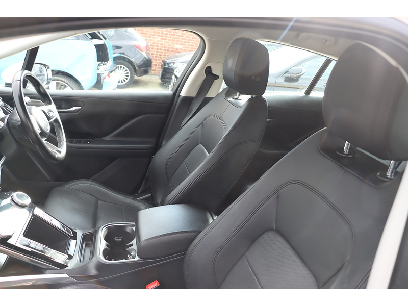 Jaguar 400 90KWH S SUV 5DR ELECTRIC 4WD AUTO SAT NAV BLUETOOTH DAB STEREO APPLE CARPLAY REAR CAMERA WITH PARKING AIDS ONLY 55000 MILES SH NO ULEZ CHARGE 72-74 Mitcham Road