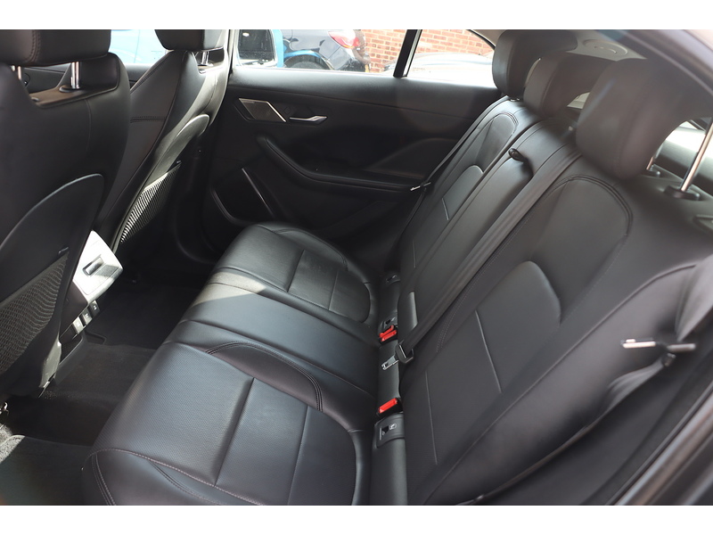 Jaguar 400 90KWH S SUV 5DR ELECTRIC 4WD AUTO SAT NAV BLUETOOTH DAB STEREO APPLE CARPLAY REAR CAMERA WITH PARKING AIDS ONLY 55000 MILES SH NO ULEZ CHARGE 72-74 Mitcham Road