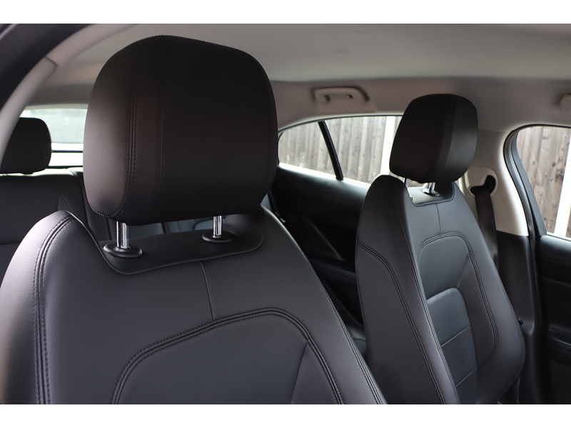 Jaguar 400 90KWH S SUV 5DR ELECTRIC 4WD AUTO HEATED SEATS SATNAV BLUETOOTH DAB RADIO APPLE CARPLAY REAR CAMERA PARKING AIDS JUST 2 OWNERS ONLY 67000 MILES SH 72-74 Mitcham Road