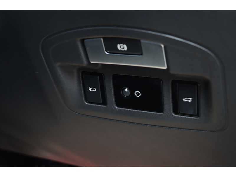 Jaguar 400 90KWH S SUV 5DR ELECTRIC 4WD AUTO HEATED SEATS SATNAV BLUETOOTH DAB RADIO APPLE CARPLAY REAR CAMERA PARKING AIDS JUST 2 OWNERS ONLY 67000 MILES SH 72-74 Mitcham Road