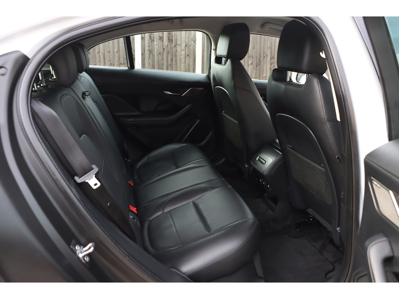 Jaguar 400 90KWH S SUV 5DR ELECTRIC 4WD AUTO HEATED SEATS SATNAV BLUETOOTH DAB RADIO APPLE CARPLAY REAR CAMERA PARKING AIDS JUST 2 OWNERS ONLY 67000 MILES SH 72-74 Mitcham Road