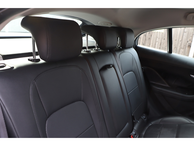 Jaguar 400 90KWH S SUV 5DR ELECTRIC 4WD AUTO HEATED SEATS SATNAV BLUETOOTH DAB RADIO APPLE CARPLAY REAR CAMERA PARKING AIDS JUST 2 OWNERS ONLY 67000 MILES SH 72-74 Mitcham Road