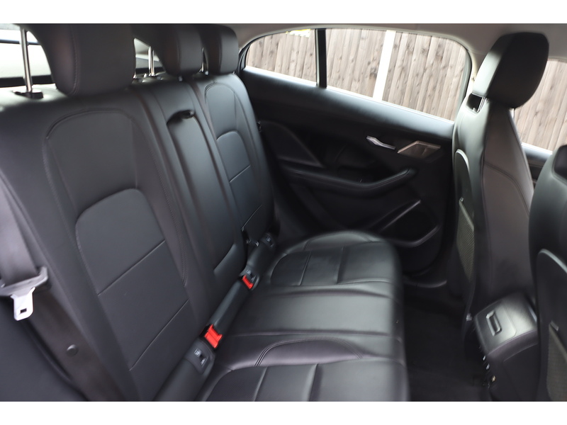 Jaguar 400 90KWH S SUV 5DR ELECTRIC 4WD AUTO HEATED SEATS SATNAV BLUETOOTH DAB RADIO APPLE CARPLAY REAR CAMERA PARKING AIDS JUST 2 OWNERS ONLY 67000 MILES SH 72-74 Mitcham Road