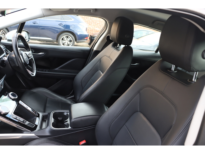 Jaguar 400 90KWH S SUV 5DR ELECTRIC 4WD AUTO HEATED SEATS SATNAV BLUETOOTH DAB RADIO APPLE CARPLAY REAR CAMERA PARKING AIDS JUST 2 OWNERS ONLY 67000 MILES SH 72-74 Mitcham Road