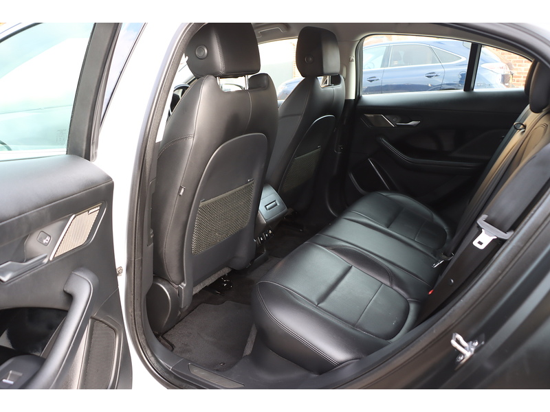 Jaguar 400 90KWH S SUV 5DR ELECTRIC 4WD AUTO HEATED SEATS SATNAV BLUETOOTH DAB RADIO APPLE CARPLAY REAR CAMERA PARKING AIDS JUST 2 OWNERS ONLY 67000 MILES SH 72-74 Mitcham Road