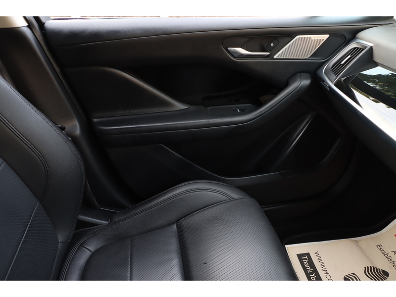 Jaguar 400 90KWH S SUV 5DR ELECTRIC 4WD AUTO HEATED SEATS SATNAV BLUETOOTH DAB RADIO APPLE CARPLAY REAR CAMERA PARKING AIDS JUST 2 OWNERS ONLY 67000 MILES SH 72-74 Mitcham Road