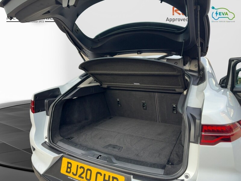 Jaguar 400 90KWH S SUV 5DR ELECTRIC 4WD AUTO HEATED SEATS SATNAV BLUETOOTH DAB RADIO APPLE CARPLAY REAR CAMERA PARKING AIDS JUST 2 OWNERS ONLY 67000 MILES SH 72-74 Mitcham Road