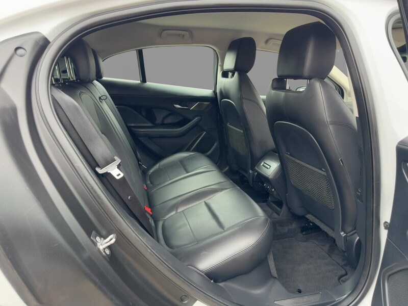 Jaguar 400 90KWH S SUV 5DR ELECTRIC 4WD AUTO HEATED SEATS SATNAV BLUETOOTH DAB RADIO APPLE CARPLAY REAR CAMERA PARKING AIDS JUST 2 OWNERS ONLY 67000 MILES SH 72-74 Mitcham Road