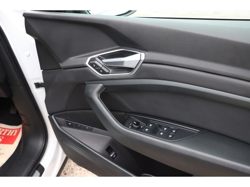 Audi 71.2KWH 50 TECHNIK SUV 5DR ELECTRIC QUATTRO AUTO HEATED SEATS SAT NAV STEREO APPLE CARPLAY REAR CAMERA PARKING AIDS JUST 2 OWNERS ONLY 27000 MILES SH 72-74 Mitcham Road