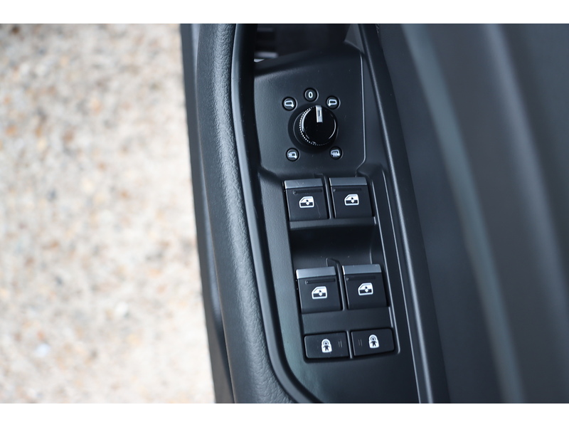 Audi 71.2KWH 50 TECHNIK SUV 5DR ELECTRIC QUATTRO AUTO HEATED SEATS SAT NAV STEREO APPLE CARPLAY REAR CAMERA PARKING AIDS JUST 2 OWNERS ONLY 27000 MILES SH 72-74 Mitcham Road