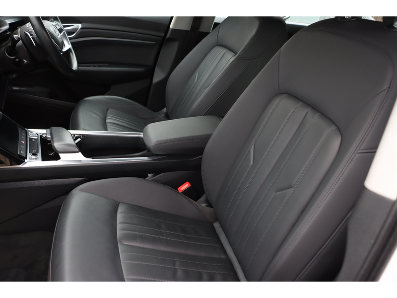 Audi 71.2KWH 50 TECHNIK SUV 5DR ELECTRIC QUATTRO AUTO HEATED SEATS SAT NAV STEREO APPLE CARPLAY REAR CAMERA PARKING AIDS JUST 2 OWNERS ONLY 27000 MILES SH 72-74 Mitcham Road