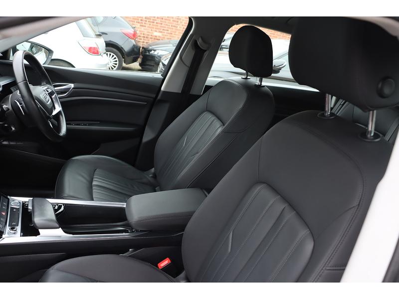 Audi 71.2KWH 50 TECHNIK SUV 5DR ELECTRIC QUATTRO AUTO HEATED SEATS SAT NAV STEREO APPLE CARPLAY REAR CAMERA PARKING AIDS JUST 2 OWNERS ONLY 27000 MILES SH 72-74 Mitcham Road