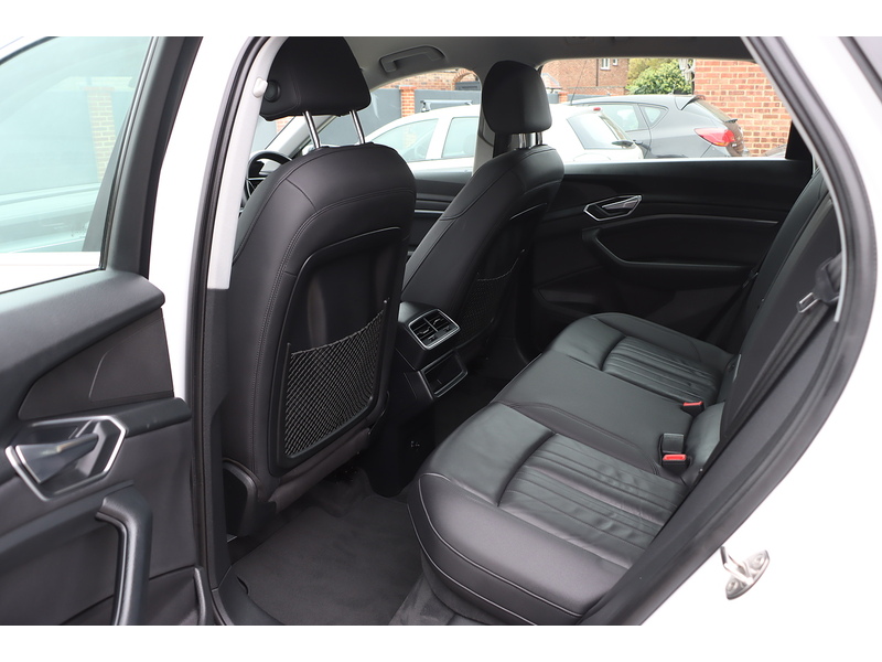 Audi 71.2KWH 50 TECHNIK SUV 5DR ELECTRIC QUATTRO AUTO HEATED SEATS SAT NAV STEREO APPLE CARPLAY REAR CAMERA PARKING AIDS JUST 2 OWNERS ONLY 27000 MILES SH 72-74 Mitcham Road