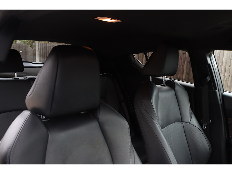 Toyota 1.2 VVT-I EXCEL SUV 5DR PETROL CVT AWD AUTO HEATED SEATS SAT NAV BLUETOOTH DAB STEREO REAR CAMERA WITH PARKING AIDS JUST 2 OWNERS ONLY 52000 MILES SH 72-74 Mitcham Road