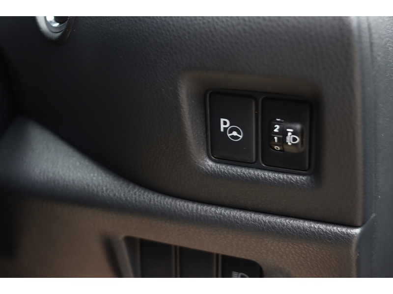 Toyota 1.2 VVT-I EXCEL SUV 5DR PETROL CVT AWD AUTO HEATED SEATS SAT NAV BLUETOOTH DAB STEREO REAR CAMERA WITH PARKING AIDS JUST 2 OWNERS ONLY 52000 MILES SH 72-74 Mitcham Road