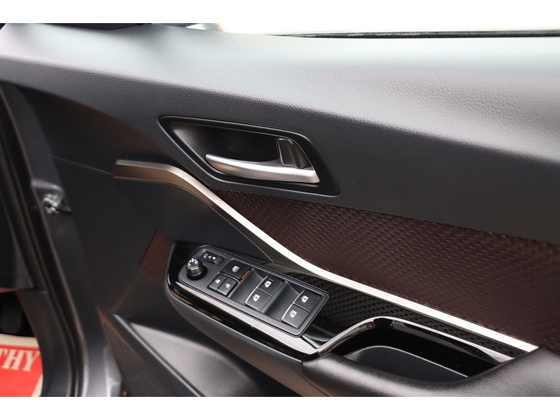 Toyota 1.2 VVT-I EXCEL SUV 5DR PETROL CVT AWD AUTO HEATED SEATS SAT NAV BLUETOOTH DAB STEREO REAR CAMERA WITH PARKING AIDS JUST 2 OWNERS ONLY 52000 MILES SH 72-74 Mitcham Road