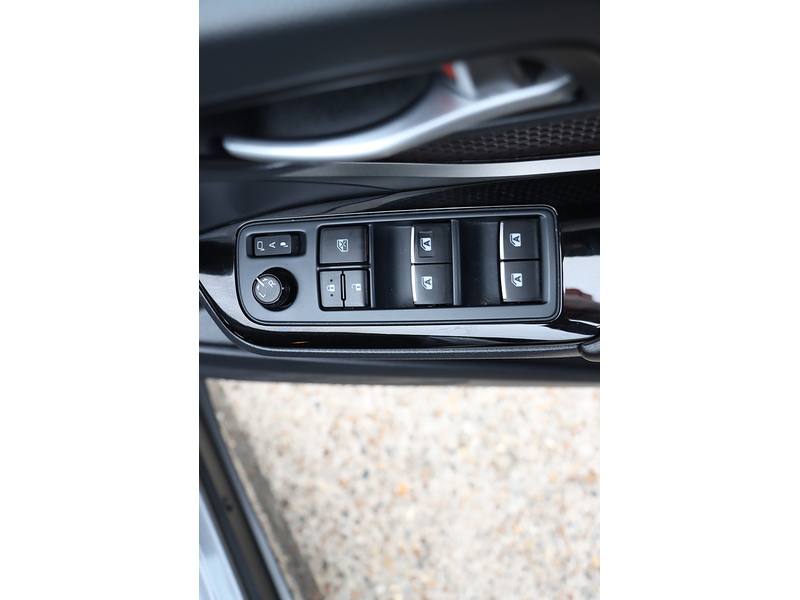 Toyota 1.2 VVT-I EXCEL SUV 5DR PETROL CVT AWD AUTO HEATED SEATS SAT NAV BLUETOOTH DAB STEREO REAR CAMERA WITH PARKING AIDS JUST 2 OWNERS ONLY 52000 MILES SH 72-74 Mitcham Road