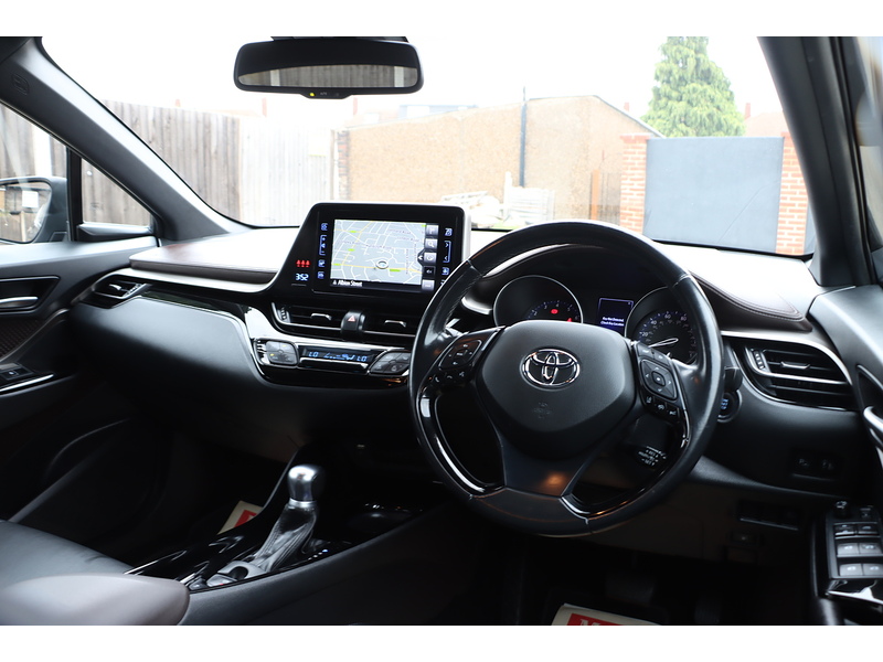 Toyota 1.2 VVT-I EXCEL SUV 5DR PETROL CVT AWD AUTO HEATED SEATS SAT NAV BLUETOOTH DAB STEREO REAR CAMERA WITH PARKING AIDS JUST 2 OWNERS ONLY 52000 MILES SH 72-74 Mitcham Road