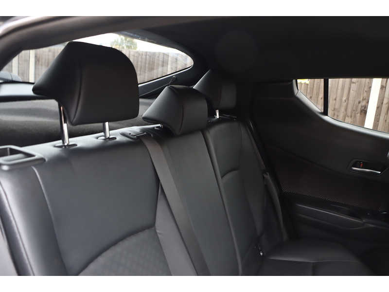 Toyota 1.2 VVT-I EXCEL SUV 5DR PETROL CVT AWD AUTO HEATED SEATS SAT NAV BLUETOOTH DAB STEREO REAR CAMERA WITH PARKING AIDS JUST 2 OWNERS ONLY 52000 MILES SH 72-74 Mitcham Road