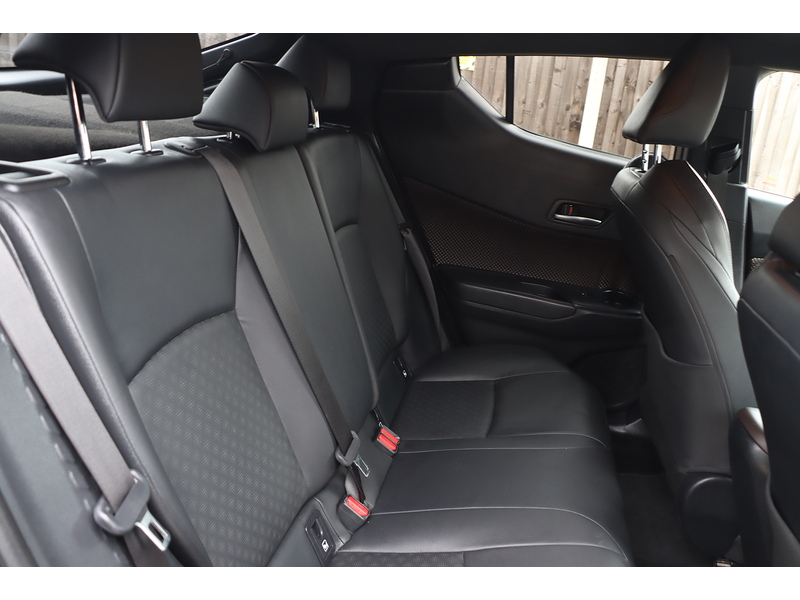 Toyota 1.2 VVT-I EXCEL SUV 5DR PETROL CVT AWD AUTO HEATED SEATS SAT NAV BLUETOOTH DAB STEREO REAR CAMERA WITH PARKING AIDS JUST 2 OWNERS ONLY 52000 MILES SH 72-74 Mitcham Road