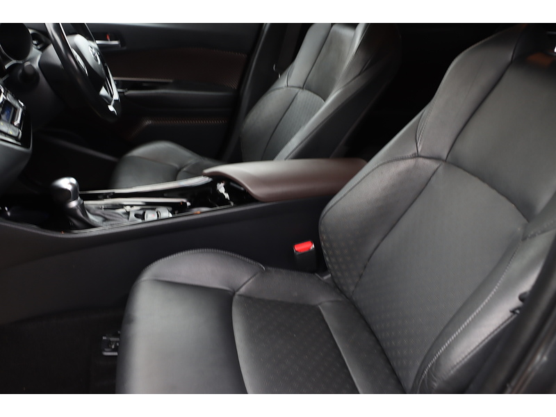 Toyota 1.2 VVT-I EXCEL SUV 5DR PETROL CVT AWD AUTO HEATED SEATS SAT NAV BLUETOOTH DAB STEREO REAR CAMERA WITH PARKING AIDS JUST 2 OWNERS ONLY 52000 MILES SH 72-74 Mitcham Road