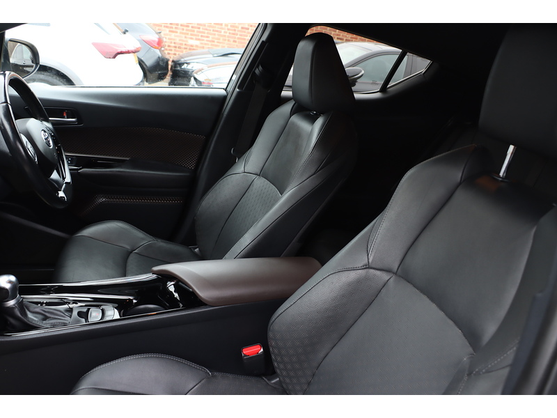 Toyota 1.2 VVT-I EXCEL SUV 5DR PETROL CVT AWD AUTO HEATED SEATS SAT NAV BLUETOOTH DAB STEREO REAR CAMERA WITH PARKING AIDS JUST 2 OWNERS ONLY 52000 MILES SH 72-74 Mitcham Road