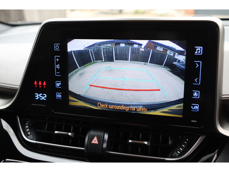 Toyota 1.2 VVT-I EXCEL SUV 5DR PETROL CVT AWD AUTO HEATED SEATS SAT NAV BLUETOOTH DAB STEREO REAR CAMERA WITH PARKING AIDS JUST 2 OWNERS ONLY 52000 MILES SH 72-74 Mitcham Road