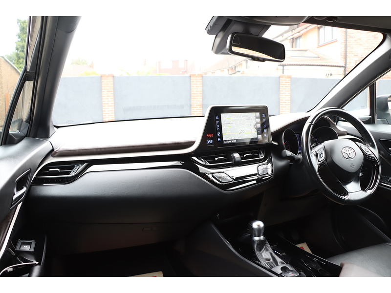 Toyota 1.2 VVT-I EXCEL SUV 5DR PETROL CVT AWD AUTO HEATED SEATS SAT NAV BLUETOOTH DAB STEREO REAR CAMERA WITH PARKING AIDS JUST 2 OWNERS ONLY 52000 MILES SH 72-74 Mitcham Road