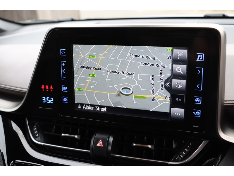 Toyota 1.2 VVT-I EXCEL SUV 5DR PETROL CVT AWD AUTO HEATED SEATS SAT NAV BLUETOOTH DAB STEREO REAR CAMERA WITH PARKING AIDS JUST 2 OWNERS ONLY 52000 MILES SH 72-74 Mitcham Road