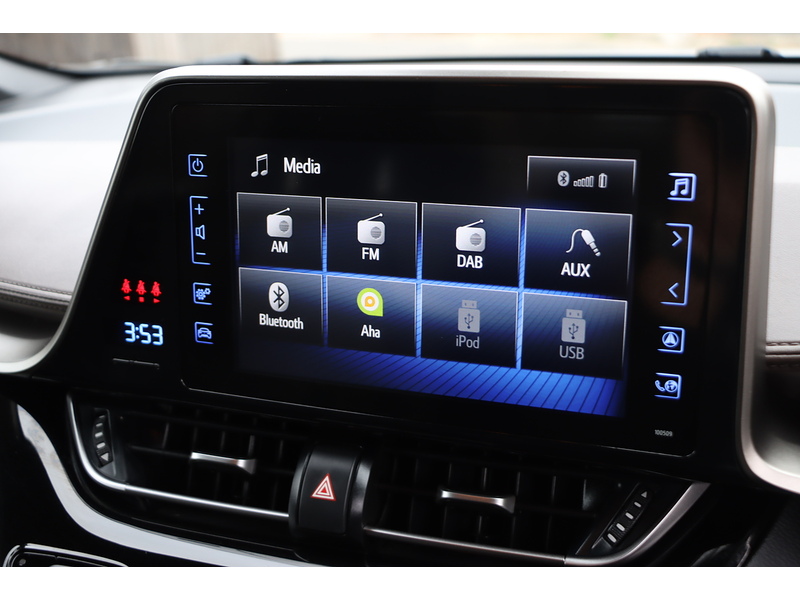 Toyota 1.2 VVT-I EXCEL SUV 5DR PETROL CVT AWD AUTO HEATED SEATS SAT NAV BLUETOOTH DAB STEREO REAR CAMERA WITH PARKING AIDS JUST 2 OWNERS ONLY 52000 MILES SH 72-74 Mitcham Road