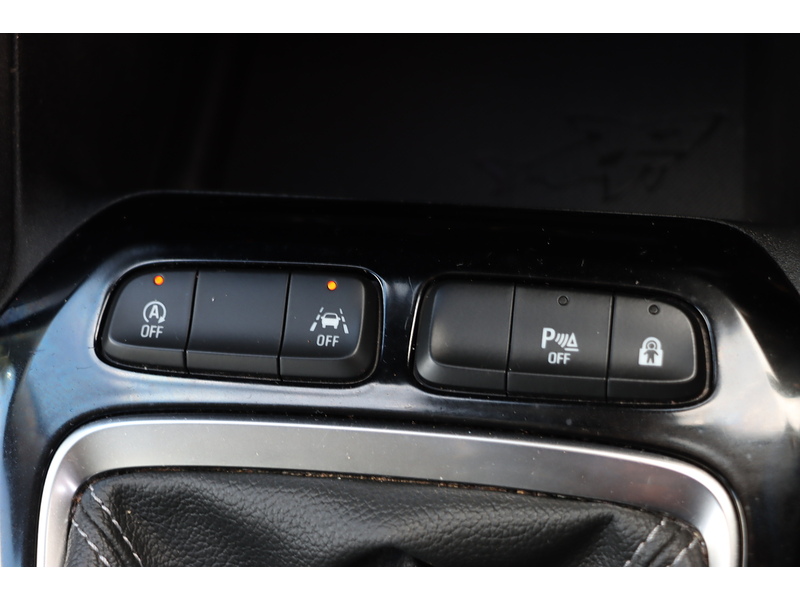 Vauxhall 1.2 TURBO SE PREMIUM HATCHBACK 5DR PETROL MANUAL HEATED SEATS SATNAV BLUETOOTH DAB RADIO PARKING AIDS 1 OWNER FROM NEW ONLY 29000 MILES FSH 3 SERVICES 72-74 Mitcham Road