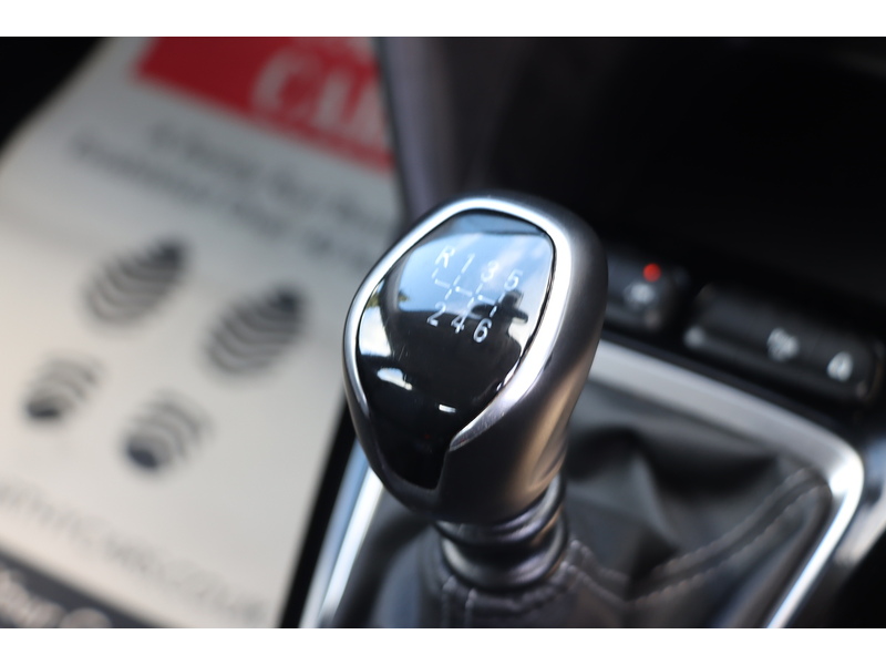 Vauxhall 1.2 TURBO SE PREMIUM HATCHBACK 5DR PETROL MANUAL HEATED SEATS SATNAV BLUETOOTH DAB RADIO PARKING AIDS 1 OWNER FROM NEW ONLY 29000 MILES FSH 3 SERVICES 72-74 Mitcham Road