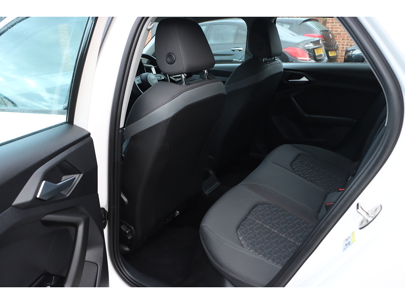 Audi 1.0 TFSI 25 SPORT SPORTBACK 5DR PETROL S TRONIC AUTO SATNAV BLUETOOTH DAB STEREO APPLE CARPLAY PARKING AIDS JUST 1 OWNER 70000 MILES SH NO ULEZ CHARGE 72-74 Mitcham Road