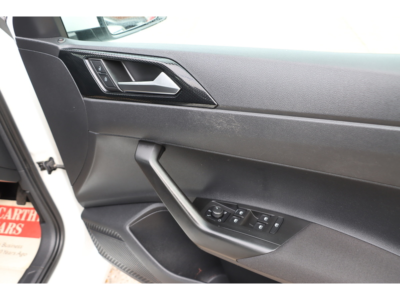 Volkswagen 1.0 EVO LIFE HATCHBACK 5DR PETROL MANUAL SATNAV BLUETOOTH DAB STEREO USB INPUT APPLE CARPLAY JUST 1 OWNER FROM NEW ONLY 49000 MILES FSH NO ULEZ CHARGE 72-74 Mitcham Road