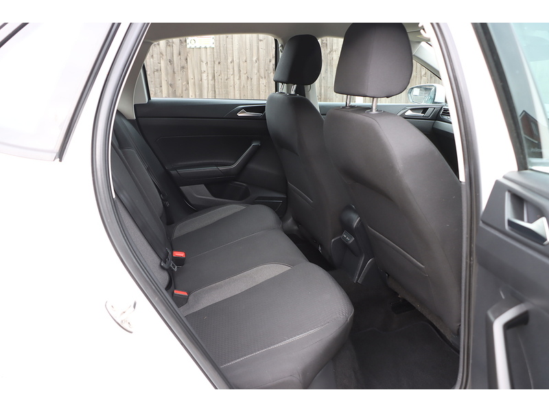 Volkswagen 1.0 EVO LIFE HATCHBACK 5DR PETROL MANUAL SATNAV BLUETOOTH DAB STEREO USB INPUT APPLE CARPLAY JUST 1 OWNER FROM NEW ONLY 49000 MILES FSH NO ULEZ CHARGE 72-74 Mitcham Road