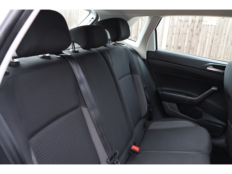 Volkswagen 1.0 EVO LIFE HATCHBACK 5DR PETROL MANUAL SATNAV BLUETOOTH DAB STEREO USB INPUT APPLE CARPLAY JUST 1 OWNER FROM NEW ONLY 49000 MILES FSH NO ULEZ CHARGE 72-74 Mitcham Road