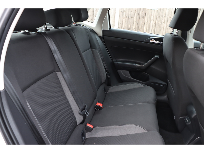 Volkswagen 1.0 EVO LIFE HATCHBACK 5DR PETROL MANUAL SATNAV BLUETOOTH DAB STEREO USB INPUT APPLE CARPLAY JUST 1 OWNER FROM NEW ONLY 49000 MILES FSH NO ULEZ CHARGE 72-74 Mitcham Road