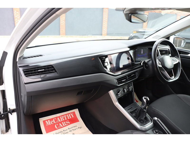 Volkswagen 1.0 EVO LIFE HATCHBACK 5DR PETROL MANUAL SATNAV BLUETOOTH DAB STEREO USB INPUT APPLE CARPLAY JUST 1 OWNER FROM NEW ONLY 49000 MILES FSH NO ULEZ CHARGE 72-74 Mitcham Road