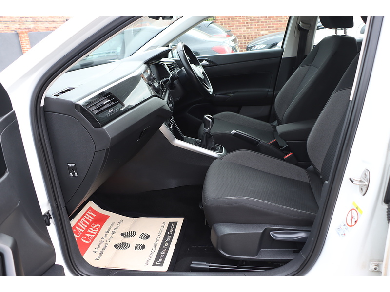 Volkswagen 1.0 EVO LIFE HATCHBACK 5DR PETROL MANUAL SATNAV BLUETOOTH DAB STEREO USB INPUT APPLE CARPLAY JUST 1 OWNER FROM NEW ONLY 49000 MILES FSH NO ULEZ CHARGE 72-74 Mitcham Road