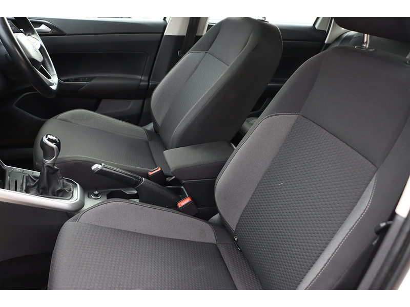 Volkswagen 1.0 EVO LIFE HATCHBACK 5DR PETROL MANUAL SATNAV BLUETOOTH DAB STEREO USB INPUT APPLE CARPLAY JUST 1 OWNER FROM NEW ONLY 49000 MILES FSH NO ULEZ CHARGE 72-74 Mitcham Road