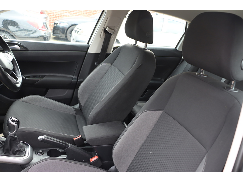 Volkswagen 1.0 EVO LIFE HATCHBACK 5DR PETROL MANUAL SATNAV BLUETOOTH DAB STEREO USB INPUT APPLE CARPLAY JUST 1 OWNER FROM NEW ONLY 49000 MILES FSH NO ULEZ CHARGE 72-74 Mitcham Road