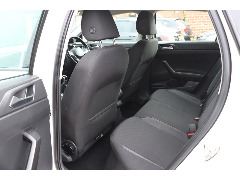 Volkswagen 1.0 EVO LIFE HATCHBACK 5DR PETROL MANUAL SATNAV BLUETOOTH DAB STEREO USB INPUT APPLE CARPLAY JUST 1 OWNER FROM NEW ONLY 49000 MILES FSH NO ULEZ CHARGE 72-74 Mitcham Road